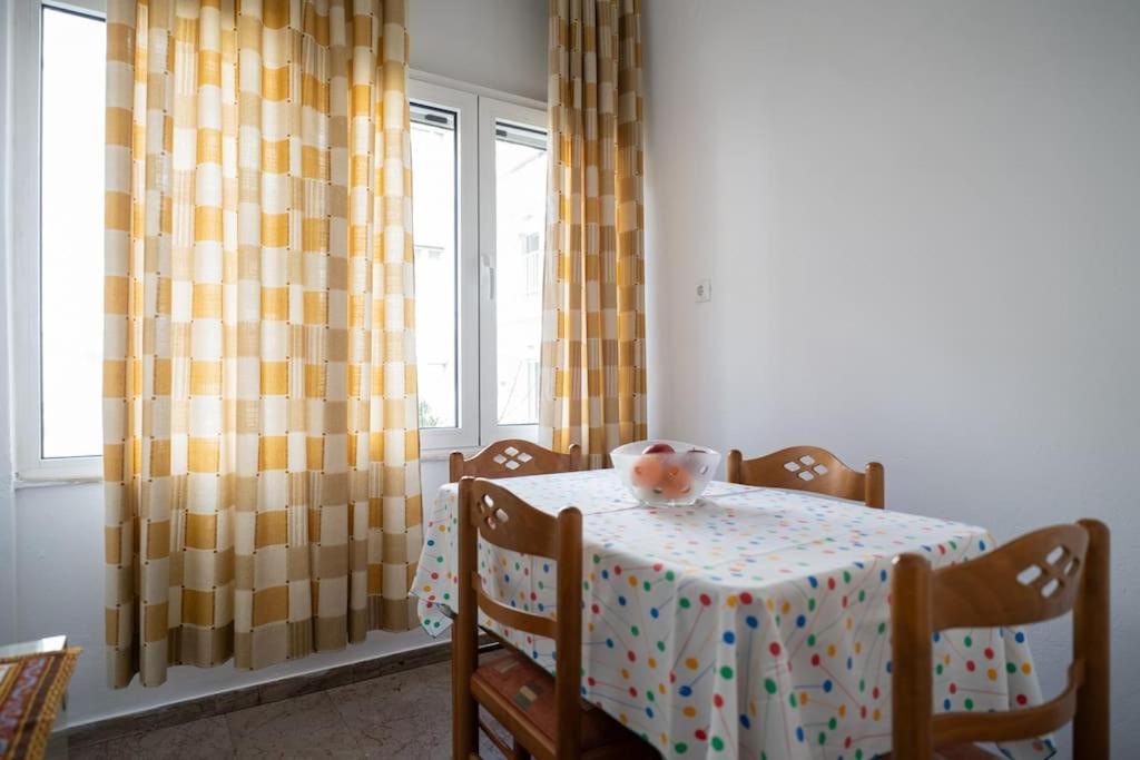 Theoni Central Apartment كالامباكا المظهر الخارجي الصورة